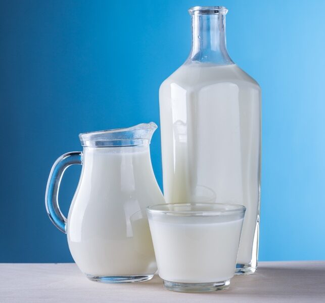 https://espumadoresdeleche.net/wp-content/uploads/2023/03/white-rustic-food-drink-bottle-milk-1362675-pxhere.com_-e1679600853590.jpg